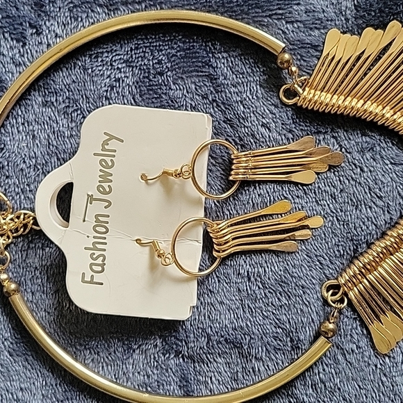 Costume Jewelry Set-Gold - Picture 2 of 3